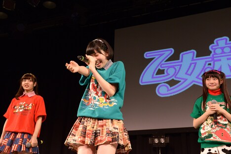 全力で萌えゼリフを言う“ちゃんとした”緒方真優(中央)。