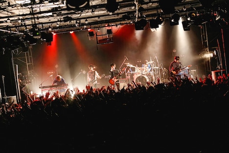 Mrs. GREEN APPLE「Mrs. ONEMAN TOUR～東と名と阪～」東京・LIQUIDROOM公演の様子。（撮影：後藤壮太郎）