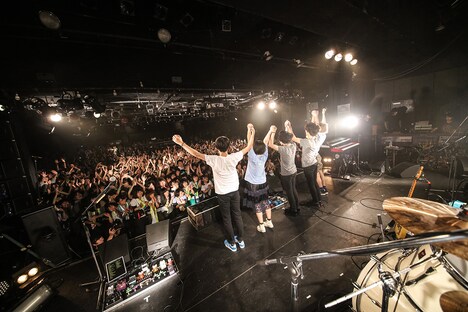 Mrs. GREEN APPLE「Mrs. ONEMAN TOUR～東と名と阪～」東京・LIQUIDROOM公演の様子。（撮影：後藤壮太郎）