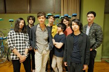 POP ETCとGalileo Galilei。（写真提供：Sony Music japan International）