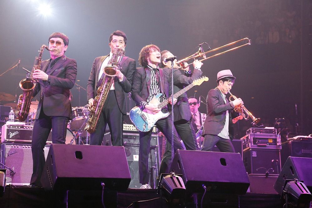 「Live at Budokan ～The Last～」の様子。（写真提供：エイベックス・ミュージック・クリエイティヴ）