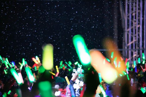 ももいろクローバーZ「ももいろクリスマス2015 ～Beautiful Survivors～」12月23日公演の様子。（Photo by HAJIME KAMIIISAKA+Z）