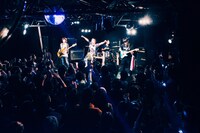 ナードマグネット「怒りのデス・ワンマン」の様子。（撮影：岡安いつ美）