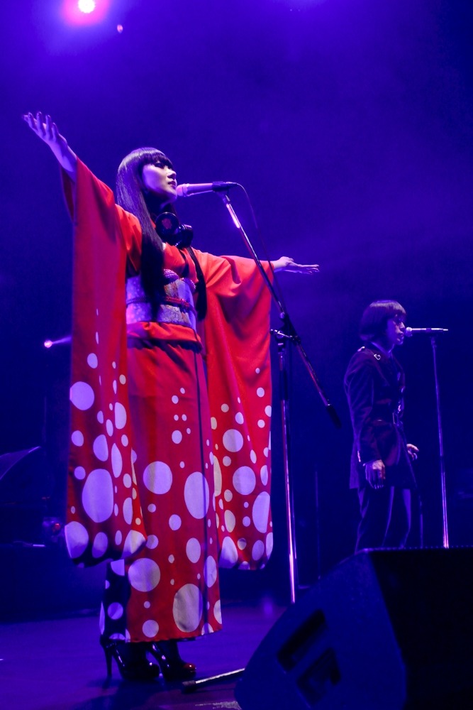 浜崎容子（Vo）（撮影：名鹿祥史）