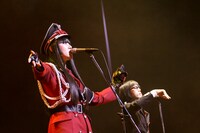 浜崎容子（Vo）（撮影：名鹿祥史）