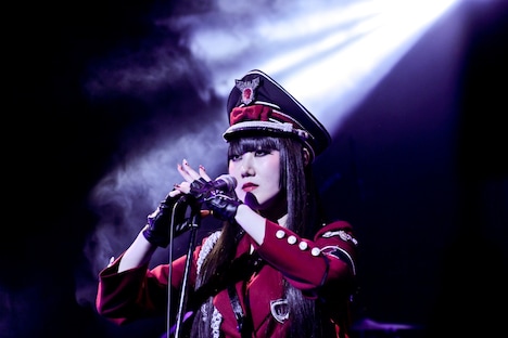 浜崎容子(Vo)(撮影:名鹿祥史)