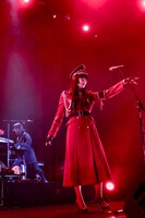 浜崎容子（Vo）（撮影：名鹿祥史）