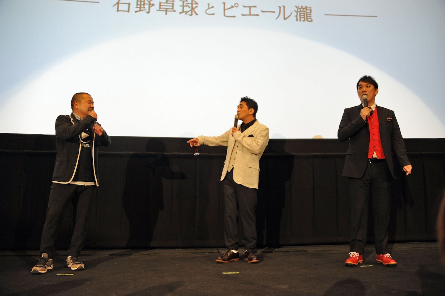 「DENKI GROOVE THE MOVIE? -石野卓球とピエール瀧-」初日舞台挨拶の様子。