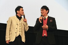 左より石野卓球、ピエール瀧。