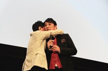 左より石野卓球、ピエール瀧。