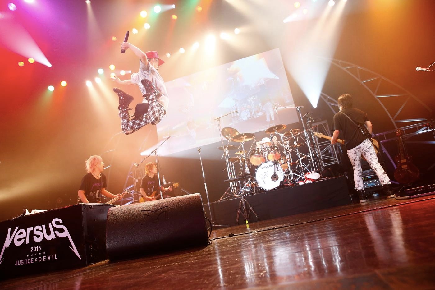 「VersuS 2015 極彩SuG VS 極悪SuG」2日目公演の様子。 （撮影：洲脇理恵［MAXPHOTO］）