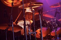 shinpei（Dr） （撮影：洲脇理恵［MAXPHOTO］）