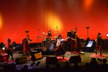 「チャラン・ポ・ランタンと崩壊バンド ツアー2015 "Shiwasu de Gowasu"」東京公演の様子。