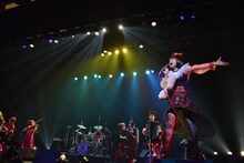 「チャラン・ポ・ランタンと崩壊バンド ツアー2015 "Shiwasu de Gowasu"」東京公演の様子。