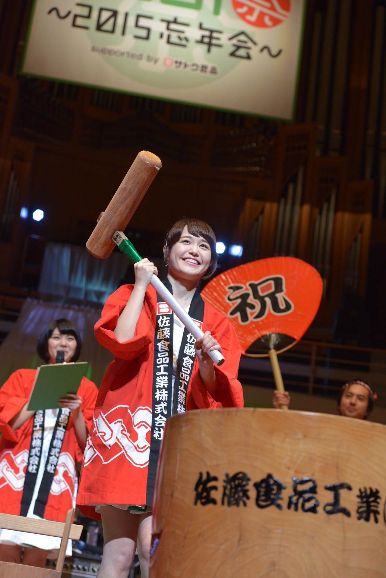 餅をつくNao☆（Negicco）。