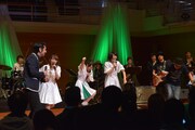 Negicco×田島貴男×NONA REEVESによるセッションの様子。