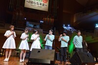 ステージ上でトークを繰り広げるNegiccoとNONA REEVES。