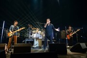 セミファイナル公演でシークレットゲストとして登場した加山雄三とMONGOL800。(撮影:武安弘毅)