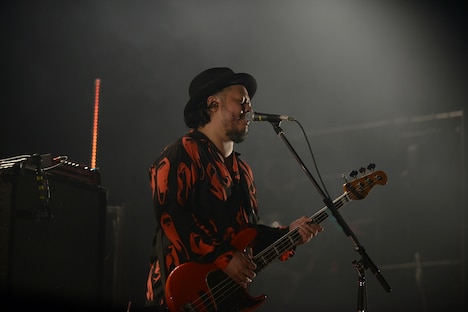 キヨサク(Vo, B)(撮影:武安弘毅)