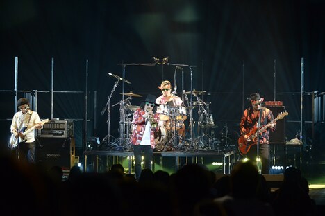 MONGOL800とSeasir(浅草ジンタ)による「snow white」の様子。(撮影:武安弘毅)