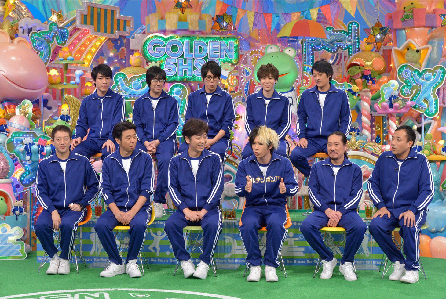 「運動神経悪い芸人」の様子。歌広場淳は前列右から3番目。 (c)テレビ朝日