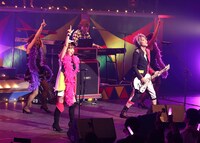 angela「ミュージック・ワンダー★大サーカス2015 ～10th Anniversary～」初日公演の様子。（写真提供：STARCHILD）