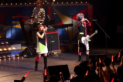 angela「ミュージック・ワンダー★大サーカス2015 ～10th Anniversary～」の様子。（写真提供：STARCHILD）