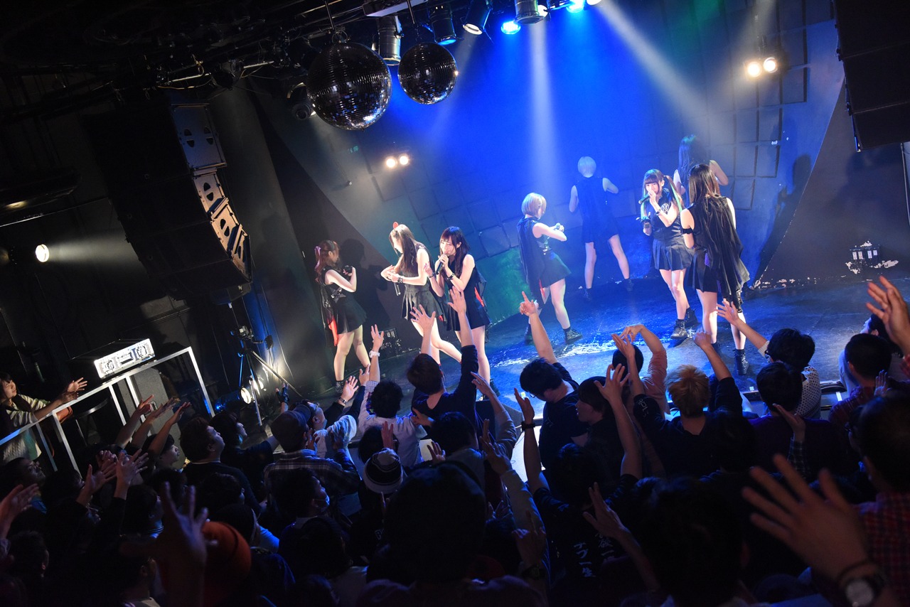 「HIROSHIMA MAPLE★S 2016.1.2 赤坂BLITZ直前！前哨戦無料LIVE！『7日後…』」の様子。