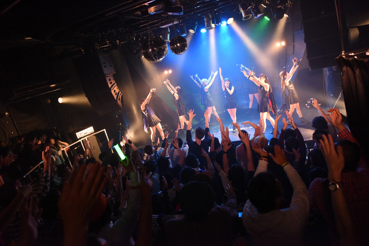「HIROSHIMA MAPLE★S 2016.1.2 赤坂BLITZ直前！前哨戦無料LIVE！『7日後…』」の様子。