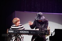 木村カエラとヒイズミマサユ機（Key, Piano）。（撮影：川田洋司）