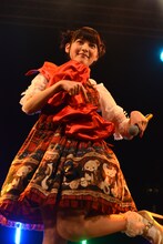 「Inner Urge」を歌う上坂すみれ。