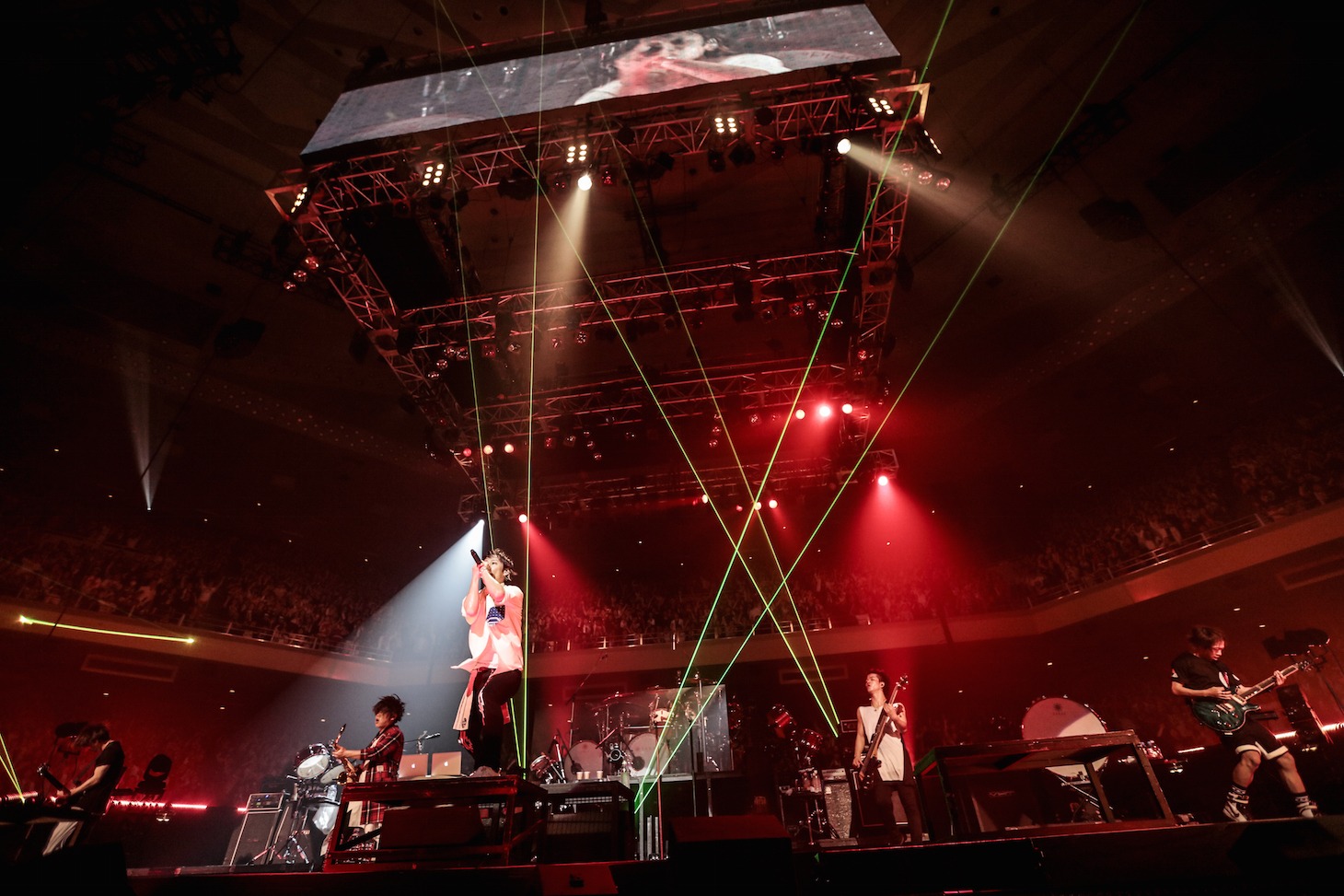 UVERworld「Premium Live on X'mas 2015」公演の様子。（撮影：鳥居洋介）