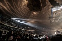 UVERworld「Premium Live on X'mas 2015」公演の様子。（撮影：鳥居洋介）