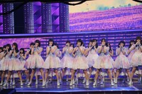 4位は「『リハーサルなのに涙が』乃木坂46、紅白初出場に向け気合十分」より、乃木坂46の音合わせの様子。