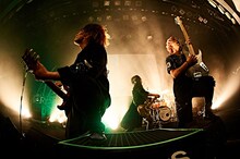 12月28日に大阪・松下IMPホールにて開催された「VersuS 2015 極彩SuG VS 極悪SuG」大阪・松下IMPホール公演の様子。（提供：ポニーキャニオン）