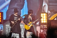 ミヤ（G / MUCC）とShinji（G / シド）。