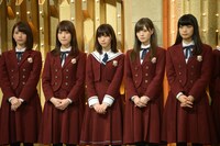 全体顔合わせ中の乃木坂46。