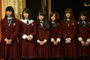 全体顔合わせ中の乃木坂46。