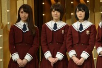 全体顔合わせ中の乃木坂46。