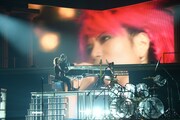 リハーサル中のToshl（Vo）とYOSHIKI（Dr, Piano）。