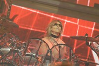 YOSHIKI（Dr, Piano）