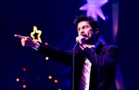 「Ken Hirai 20th Anniversary Ken's Bar X'mas Special !!」の様子。