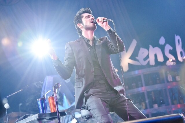 「Ken Hirai 20th Anniversary Ken's Bar X'mas Special !!」の様子。