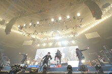 MUCCとシドのコラボセッションの様子。