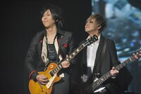 Shinji（G / シド）とYUKKE（B / MUCC）。