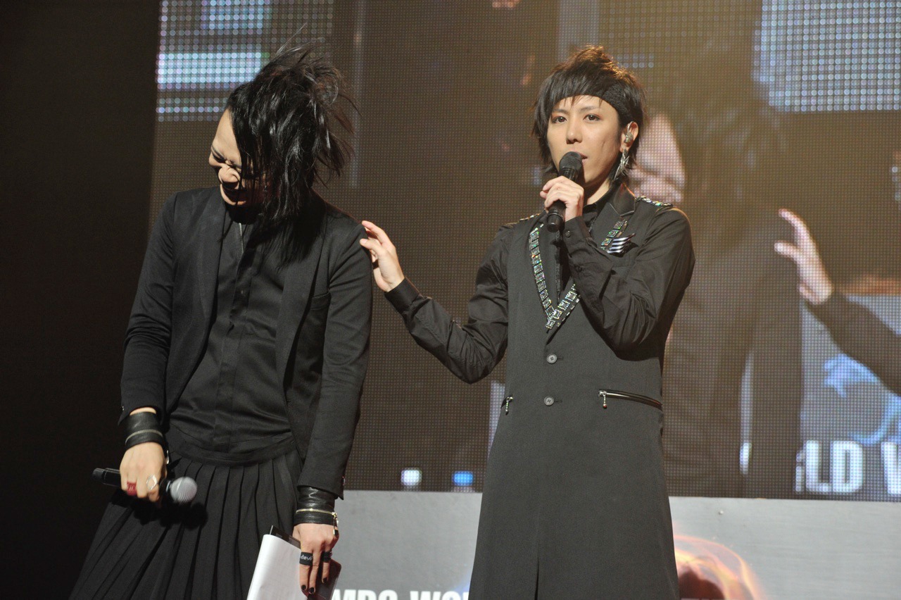 逹瑯（Vo / MUCC）とマオ（Vo / シド）。