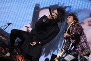 逹瑯（Vo / MUCC）と明希（B / シド）。