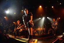 OBLIVION DUST「OBLIVION DUST LIVE TOUR 2015 "Live Graffiti"」愛知・名古屋CLUB QUATTRO公演の様子。（撮影：緒車寿一）