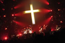 BUCK-TICK「THE DAY IN QUESTION」日本武道館公演の様子。（撮影：田中聖太郎）