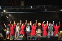 「ユナイト VS カメレオ」の様子。